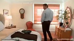 play Dono de casa dominante fode empregada loira amarrada em ação BDSM hardcore áspera