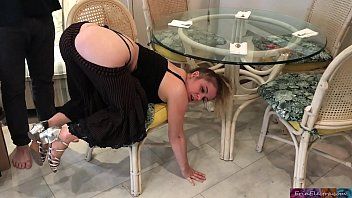 play Xnxx avec une ado se fait baiser par un jeune homme sexy