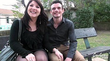play Italienische Paare haben Sex in der Öffentlichkeit ohne Scham, da sie es besser wissen