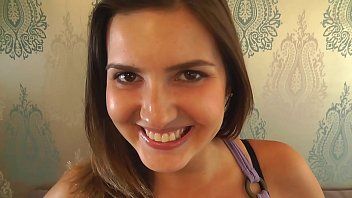 play Lerne neue Positionen von Sex Video xxx lächelnden Brünetten