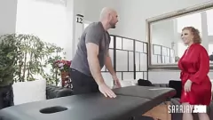 play JMac schlägt mit seinem riesigen Schwanz auf die nassen Fotzen von Sara Jay und Carmella Clutch