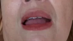 play Latina-Stiefmutter bettelt um Cumshot auf ihre riesigen Titten
