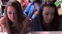 play Ladri adolescenti bruna catturati dalla telecamera che venivano catturati in un trio cattivo