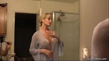 play Sexy Latina entra na banheira para tomar banho depois de muito sexo