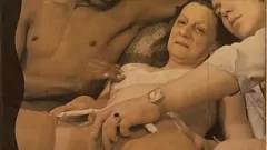 play MILF -uri retro păroase într -un triplu raunchy