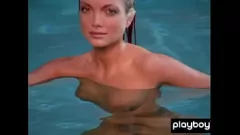 play Loira peituda Kimberly Holland, uniforme ao ar livre, strip-tease e buceta raspada