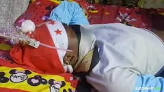 play Experimente el mejor regalo navideño cuando una linda y delgada adolescente de ébano se entrega a una sesión de creampie humeante con su hombre en Nochebuena, que culmina con un final de bukkake caliente.